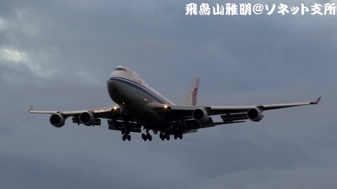 中国国際貨運航空 B-2476＠成田国際空港（RWY34Lエンドより）。RWY34Lへのファイナルアプローチ。