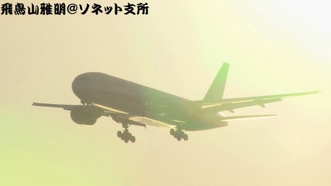全日本空輸 JA742A＠東京国際空港（浮島町公園より）。RWY34Lへのファイナルアプローチ。モロ逆光です…。